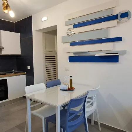 דירה Vacanze Angolo Sul Mare ניקוטרה