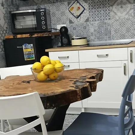 Apartment Vacanze Angolo Sul Mare *